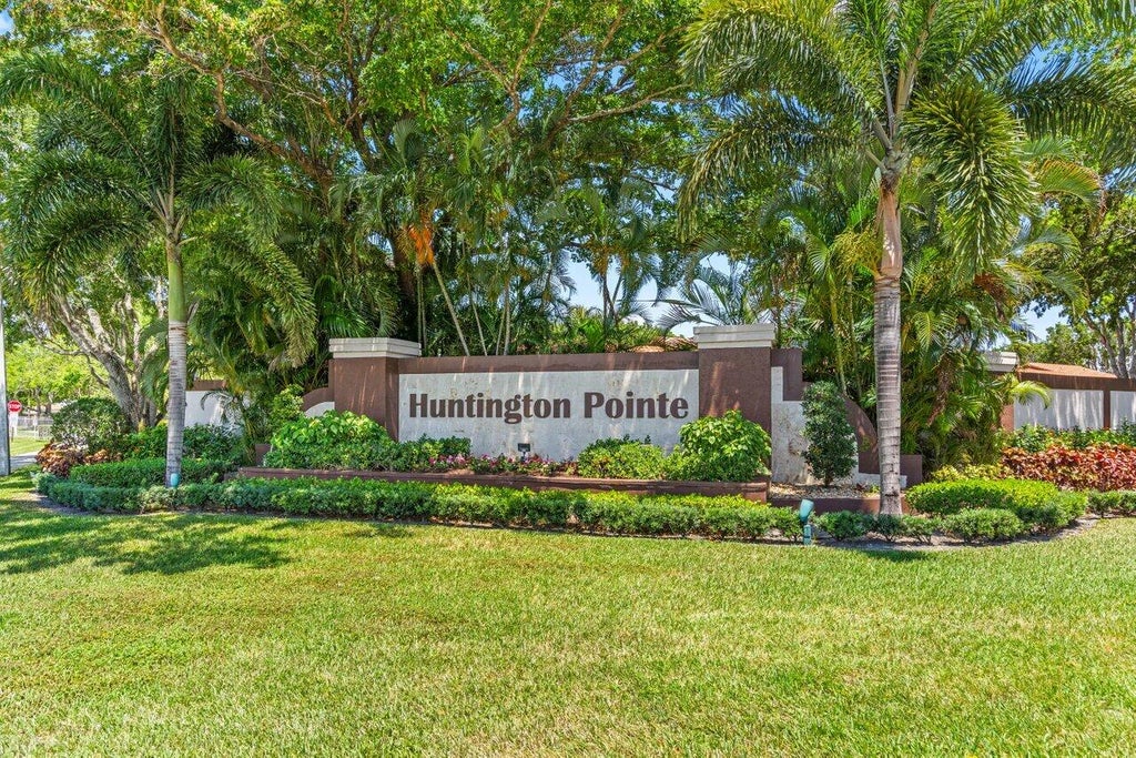 Photo of 6082 Waldwick Circle, Delray Beach, FL 33484 (MLS # R10993865)
