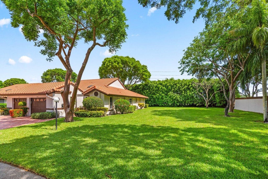 Photo of 6082 Waldwick Circle, Delray Beach, FL 33484 (MLS # R10993865)