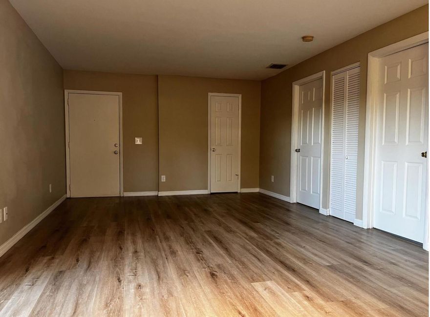 Charming 2 bedroom, 2 bathroom condo in the gated Island House Condominium community! Luxury Vinyl Plank flooring throughout, stainless steel appliances in the kitchen, and a private outdoor seating area.