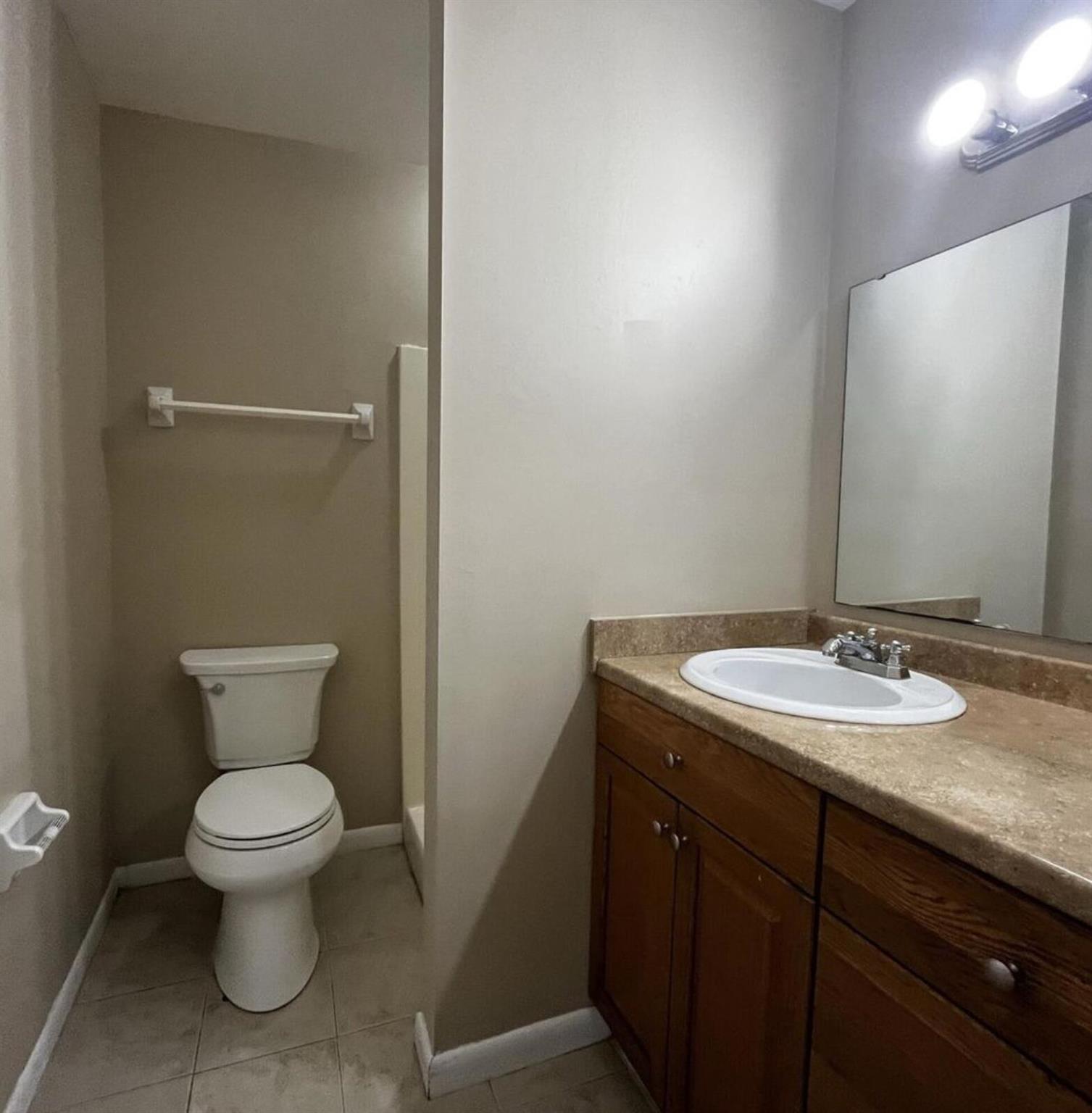 ISLAND HOUSE CONDOMINIUM - Residential Lease