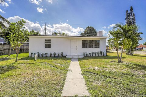 646 Aspen Road West Palm Beach FL 33409