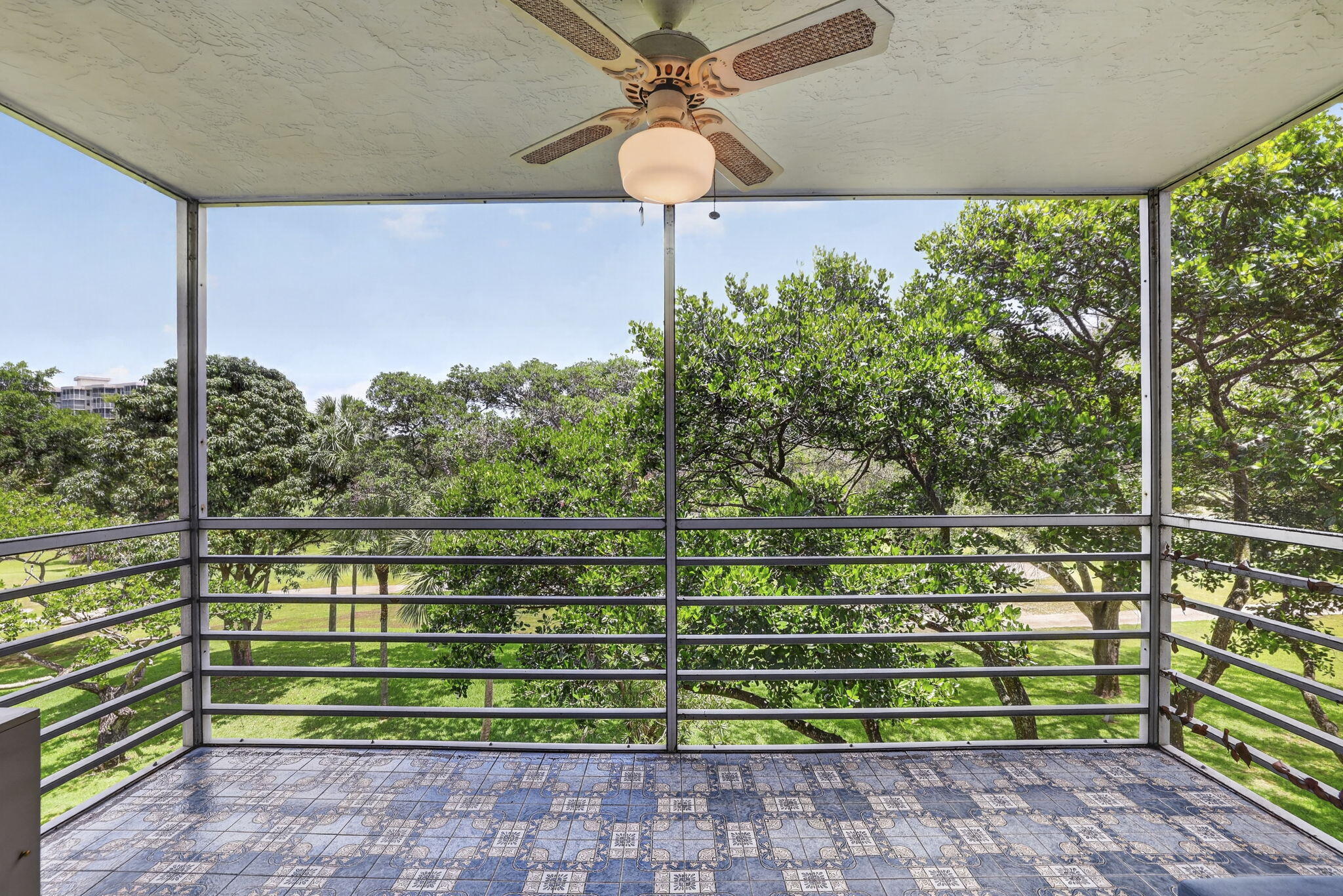 NO 76 PALM-AIRE COUNTRY CLUB - Residential