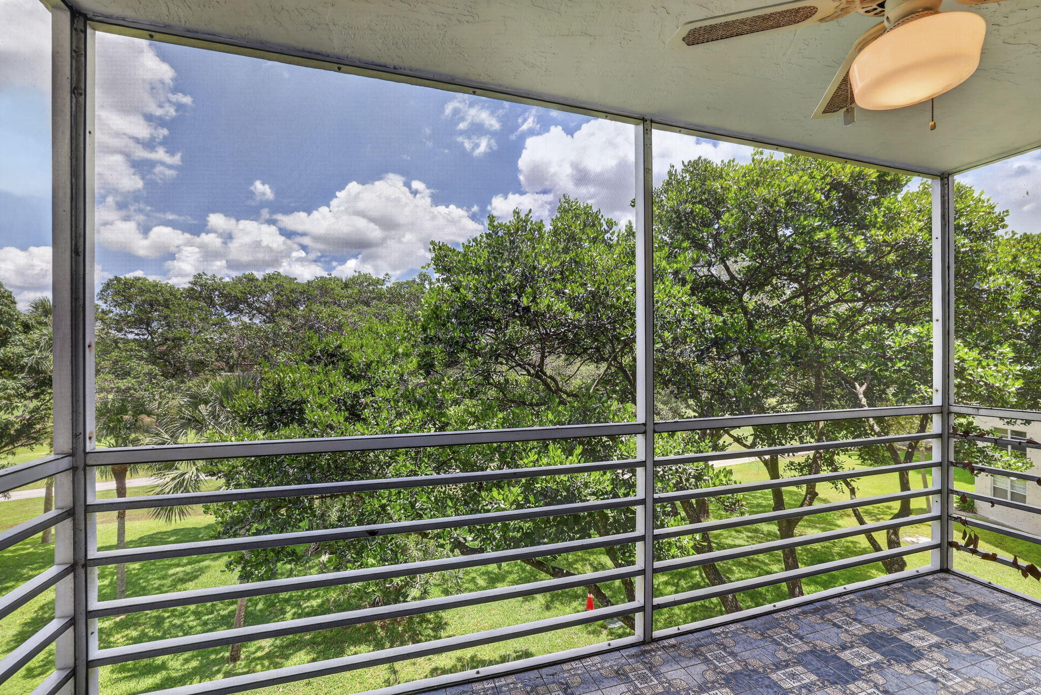 NO 76 PALM-AIRE COUNTRY CLUB - Residential