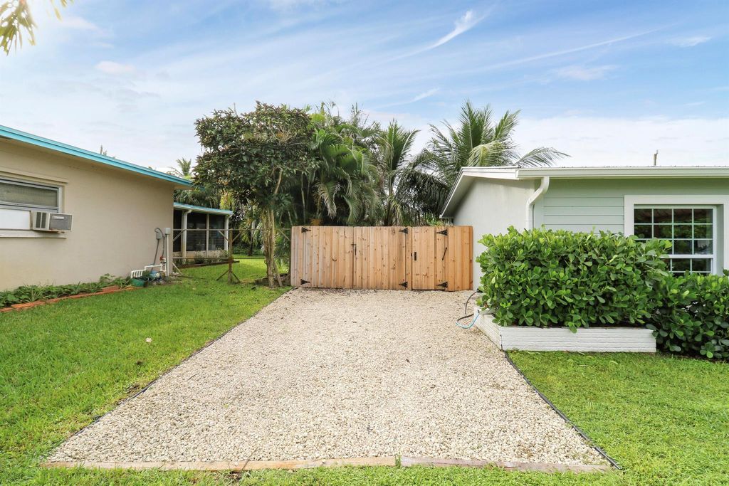 Photo of 7348 SE Bruce Terrace, Hobe Sound, FL 33455 (MLS # R11017364)