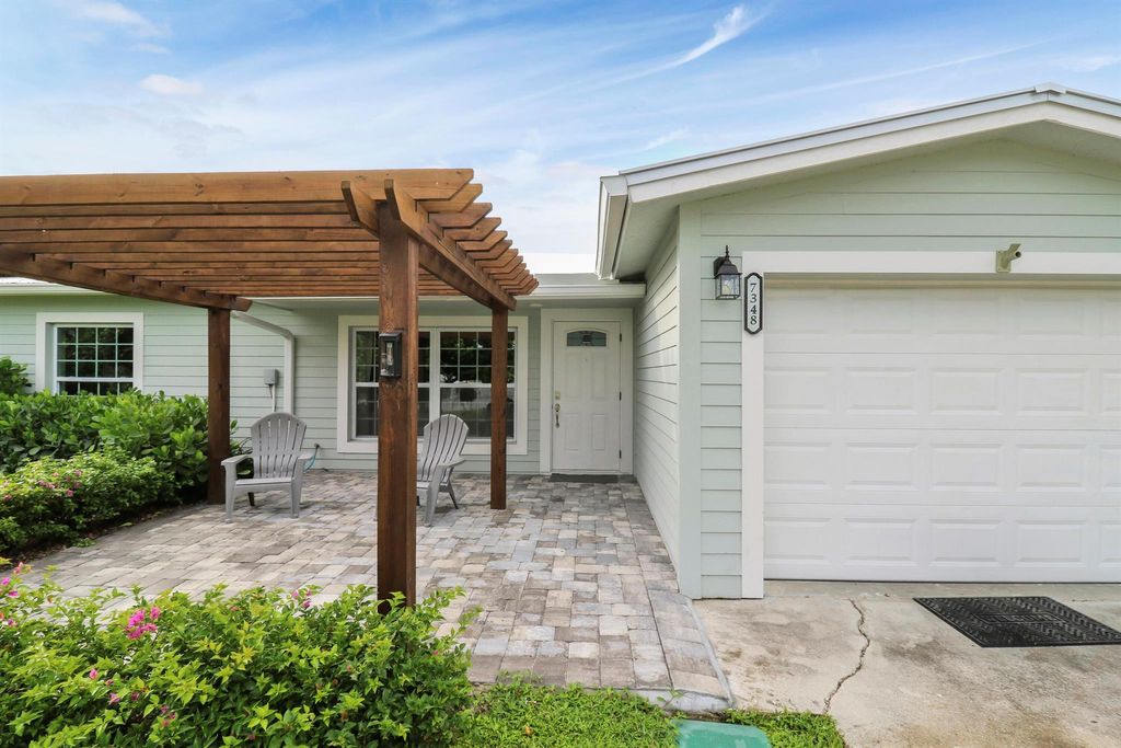 Photo of 7348 SE Bruce Terrace, Hobe Sound, FL 33455 (MLS # R11017364)