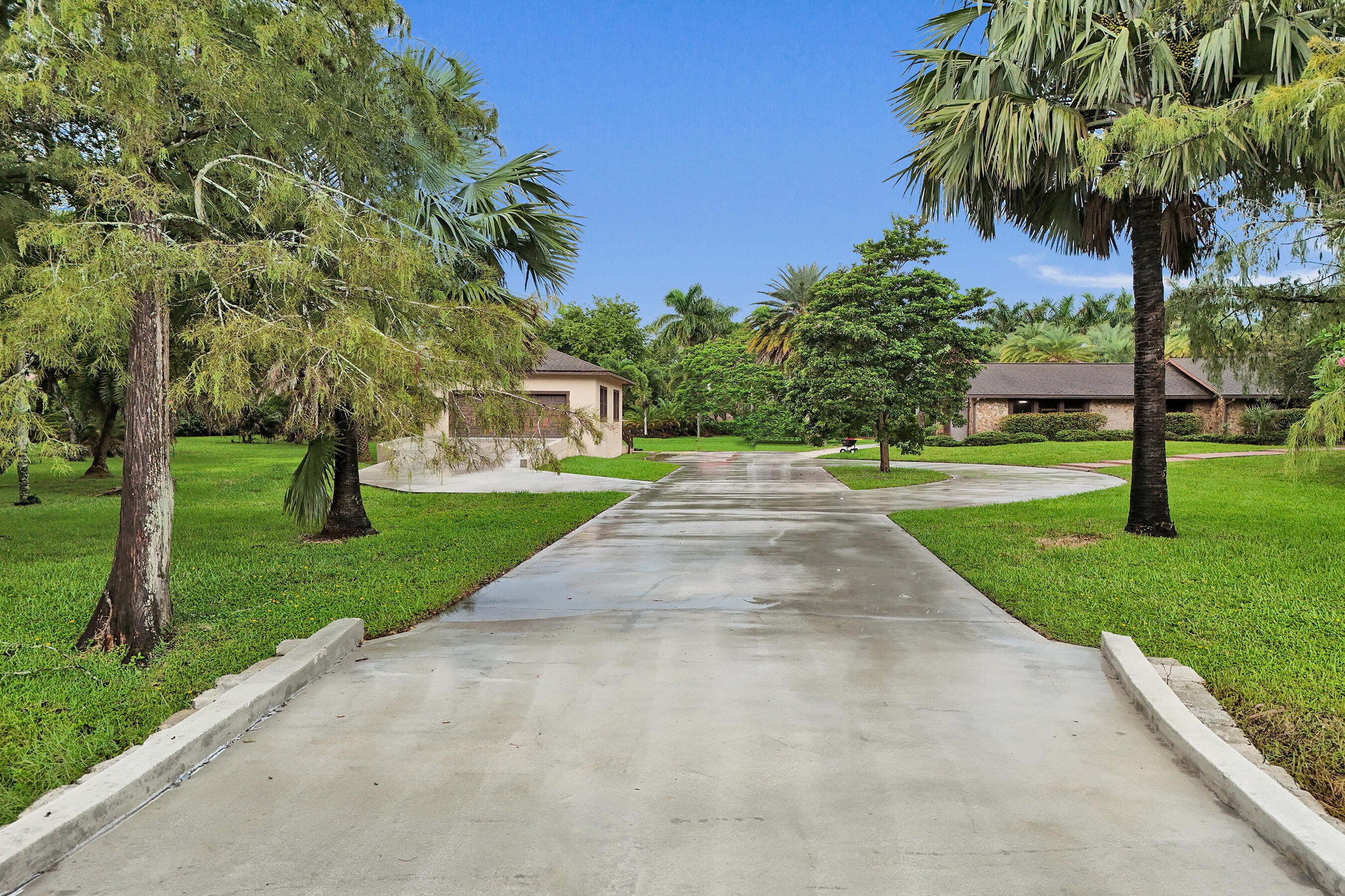7555 NW 82ND Terrace