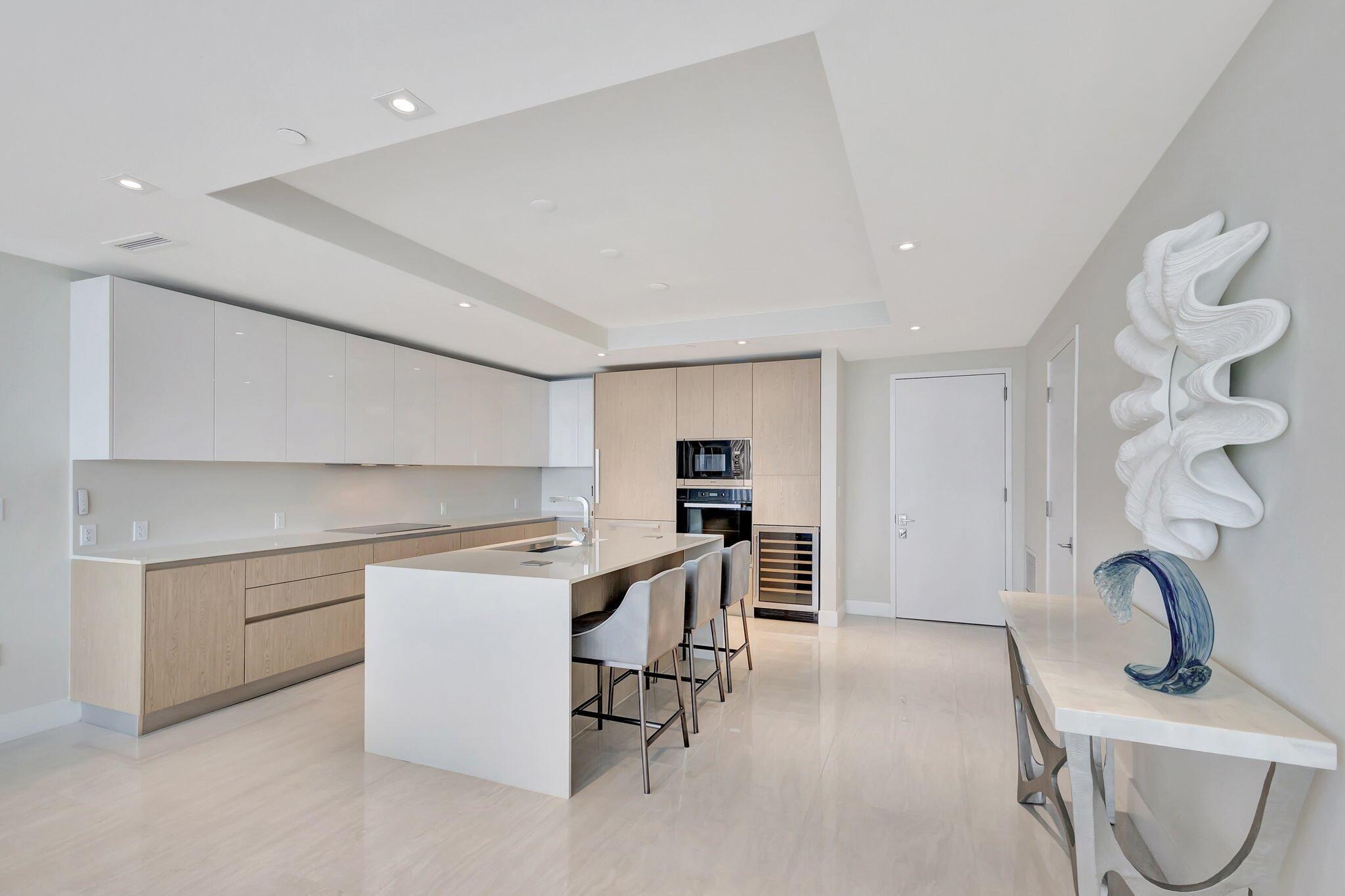 3100 N Ocean Drive P1401
