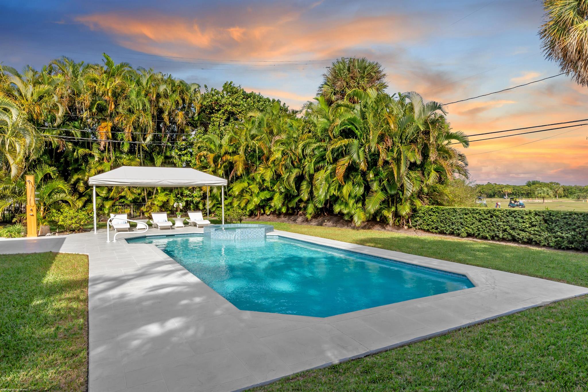 328 N Lakeside Drive