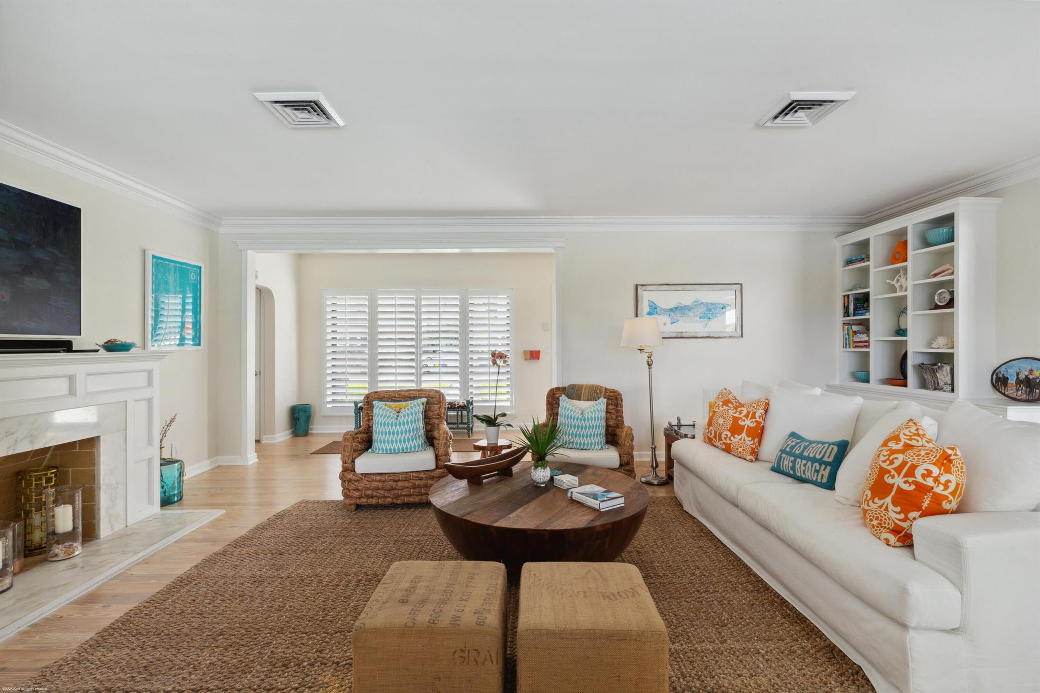 328 N Lakeside Drive