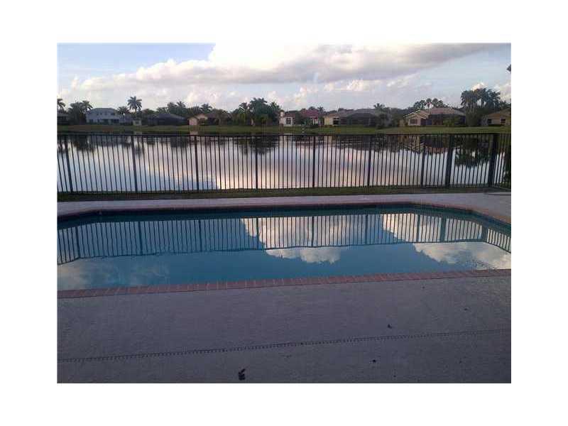 2653 OAKBROOK DR