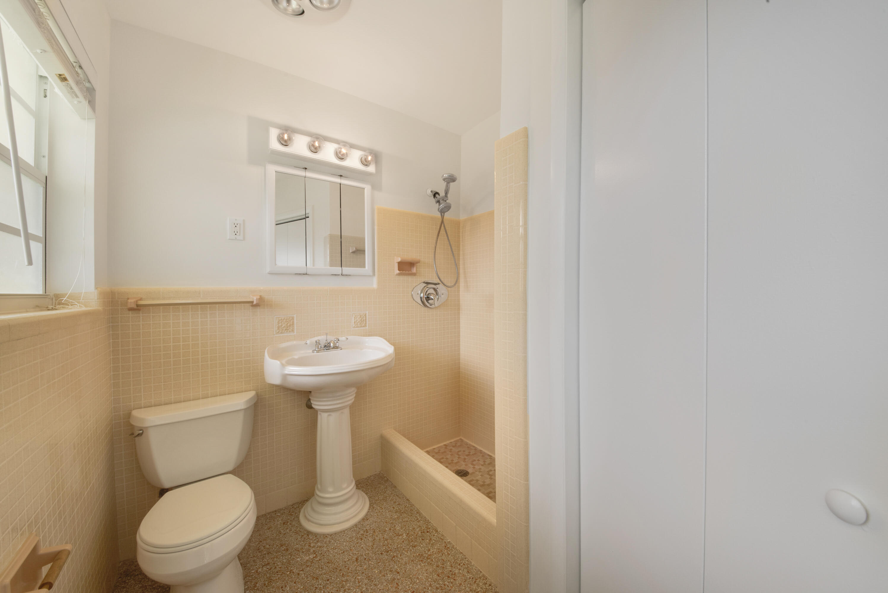 HUB PROPERTIES - Residential Lease