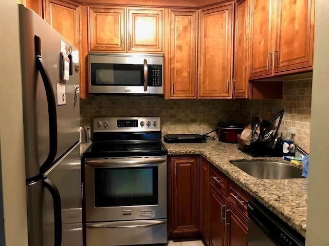 SPANISH OAKS CONDOMINIUM - Residential