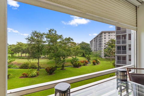 Tiny photo for 625 Oaks Drive #405, Pompano Beach, FL 33069 (MLS # B26049414)