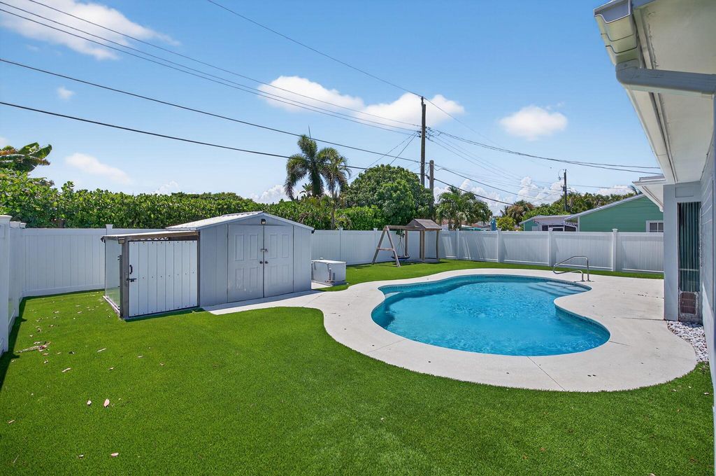 Photo of 516 E Whitney Drive, Jupiter, FL 33458 (MLS # R11116363)