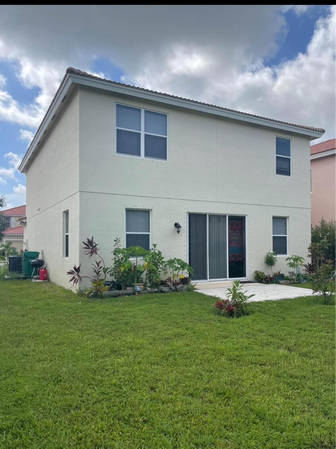 VIZCAYA FALLS PLAT 3 - Residential Lease