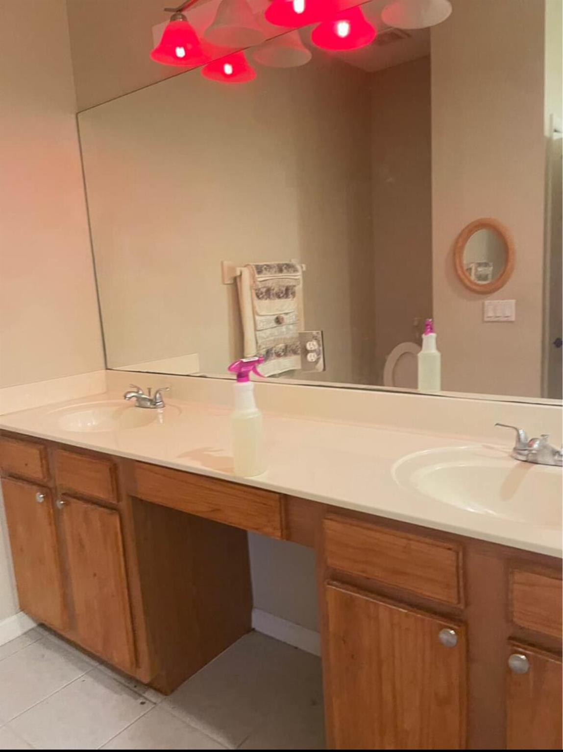 VIZCAYA FALLS PLAT 3 - Residential Lease