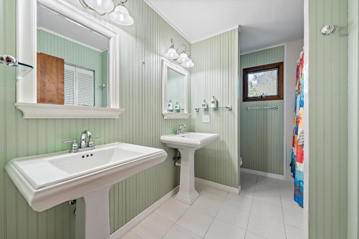 Island Country - Residential