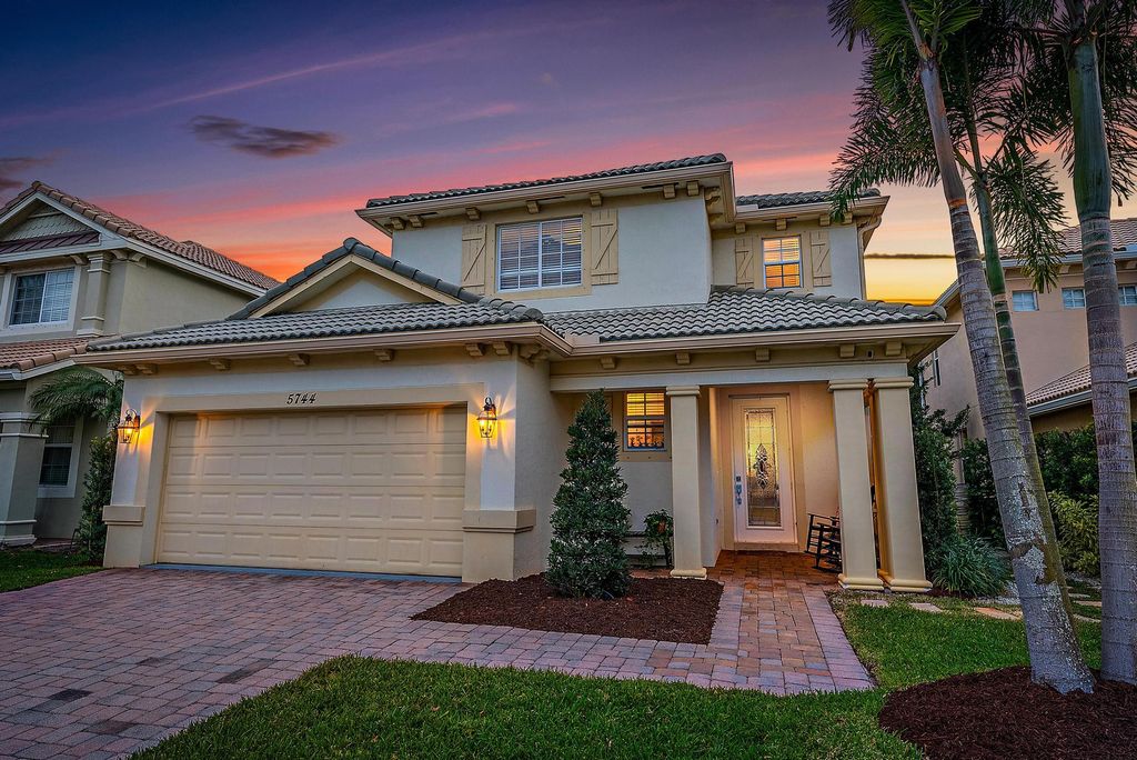 Photo of 5744 SE Crooked Oak Avenue, Hobe Sound, FL 33455 (MLS # R10964765)