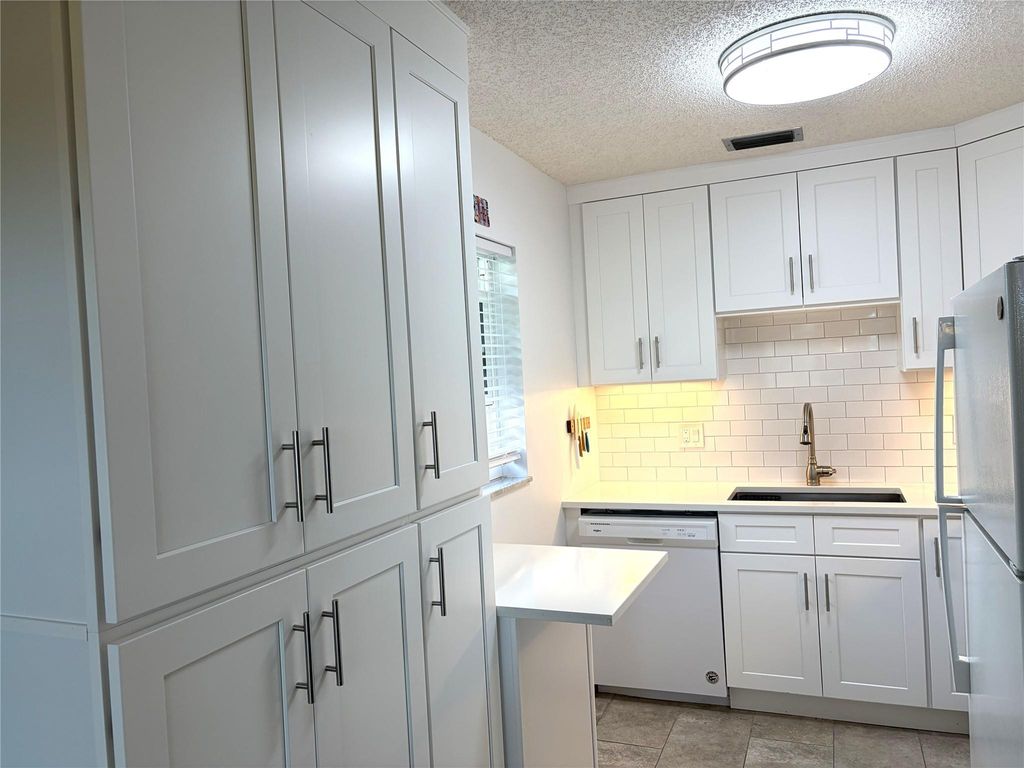 Photo of 34 Pine Arbor Lane #203, Vero Beach, FL 32962 (MLS # F10545284)