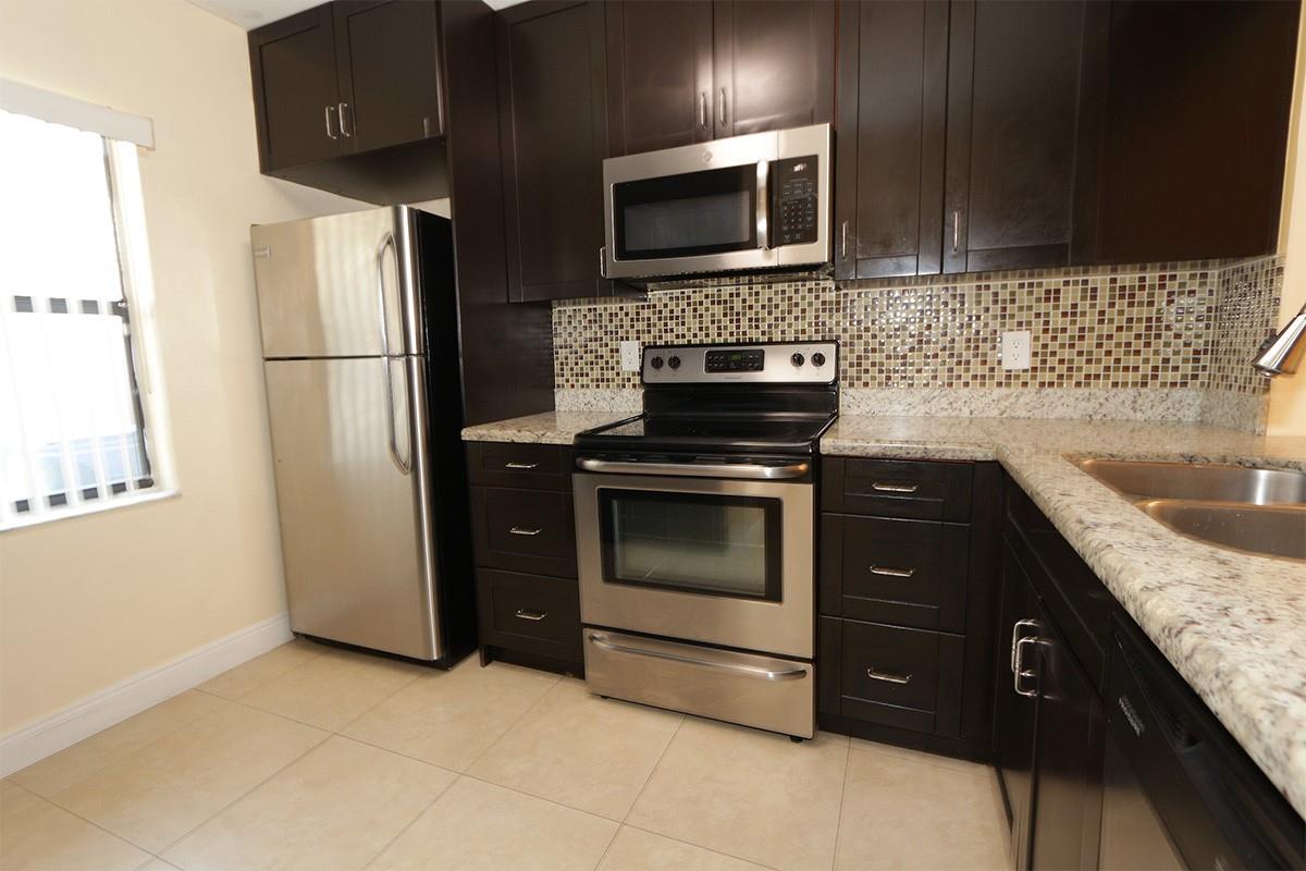 This light, bright, and spacious 3 bedroom 2 bath corner villa can be your new home.
The villa has a split bedroom, open floor-plan.. It has been beautifully updated, The kitchen has stainless steel
appliances and lots of storage. Painted in neutral colors with a large screened in patio with extra storage. The
community pool is just steps away. Conveniently located, close to major highways, schools, Sawgrass Mall and
all shopping. Schedule a showing, you'll be glad that you did!
Association requires: Credit score 660 or above. Association does a background and credit check. You will need
to submit a copy of your driver's license; 3 months of bank statements, 3 paystubs.