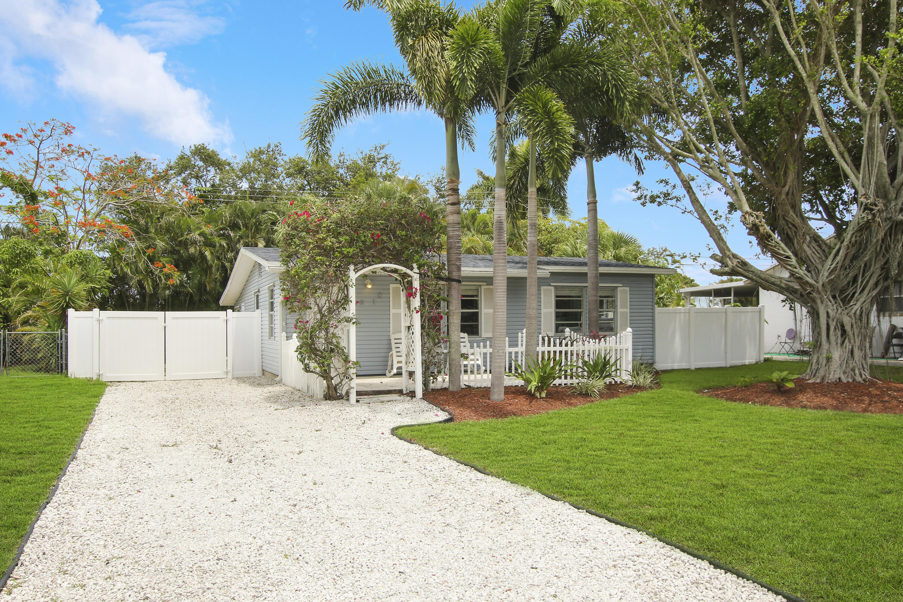 EASTVIEW MANOR - Residential