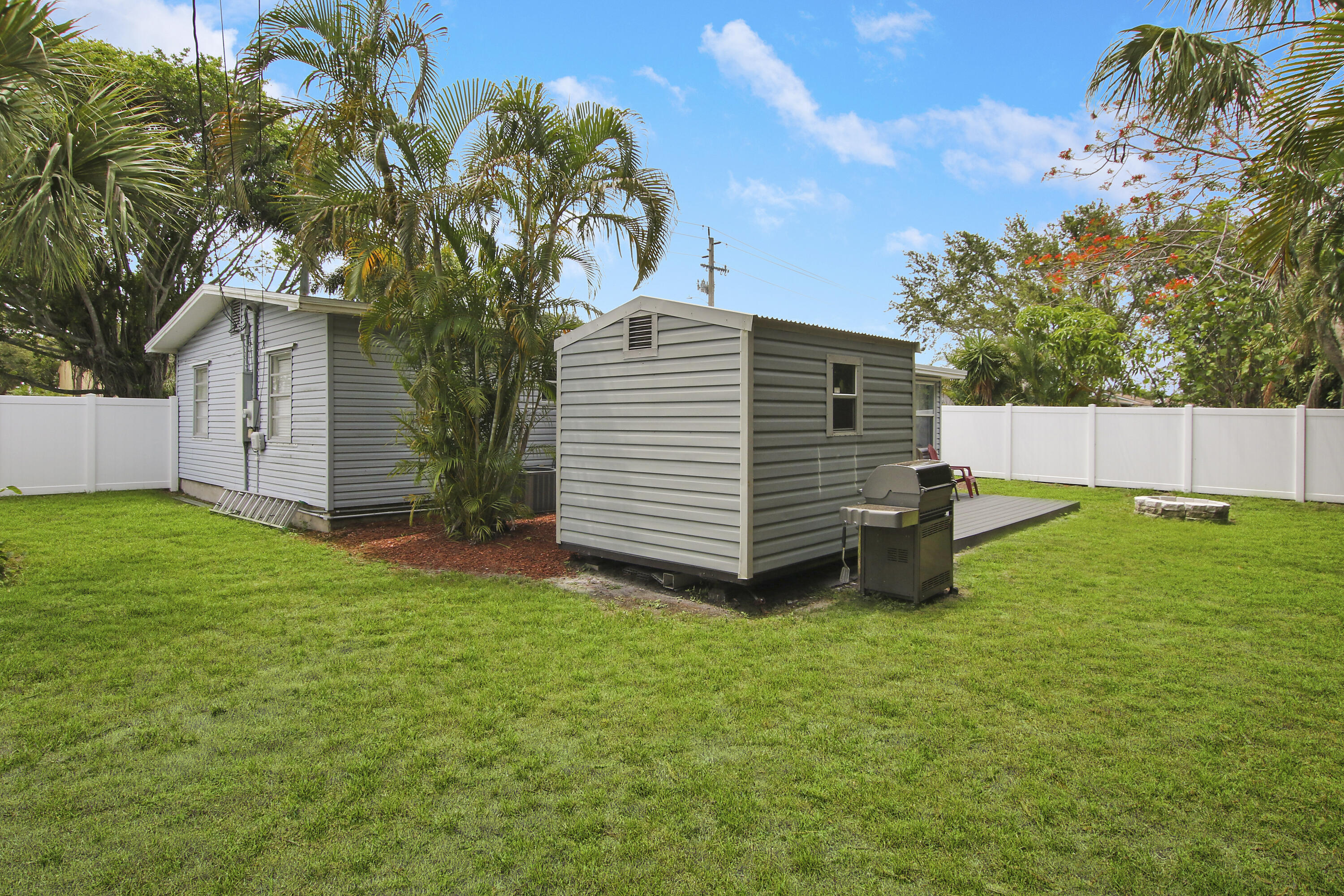 EASTVIEW MANOR - Residential