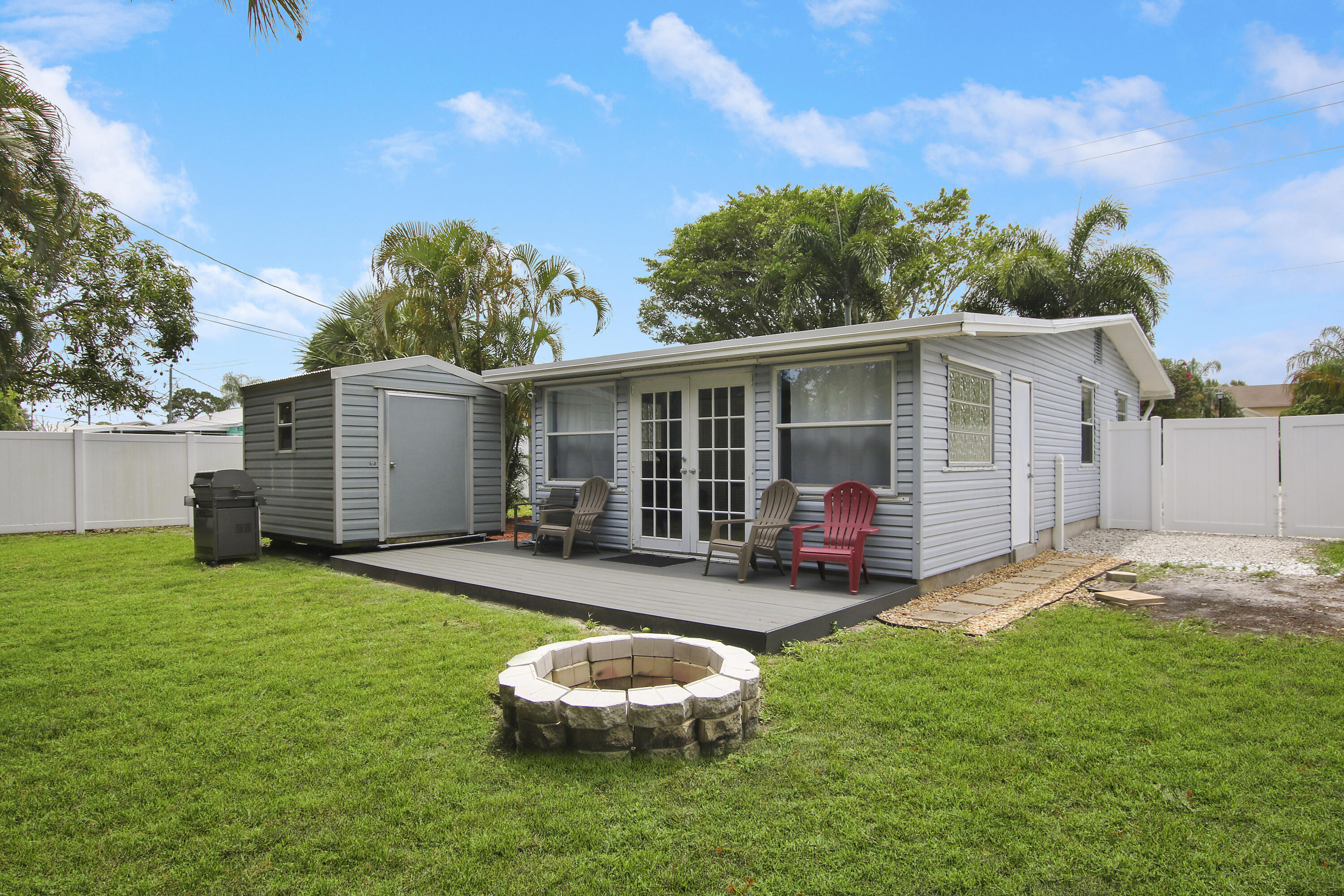 EASTVIEW MANOR - Residential