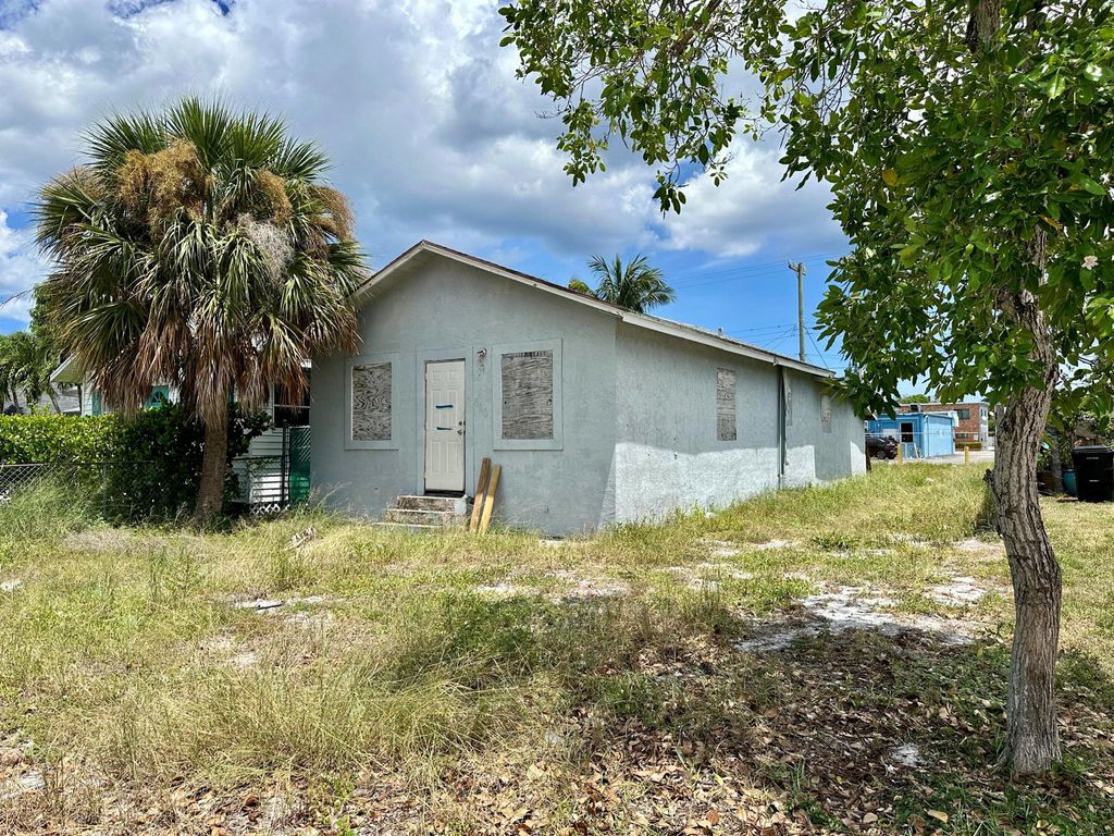 Photo of 420 N H Street, Lake Worth Beach, FL 33460 (MLS # R11122632)