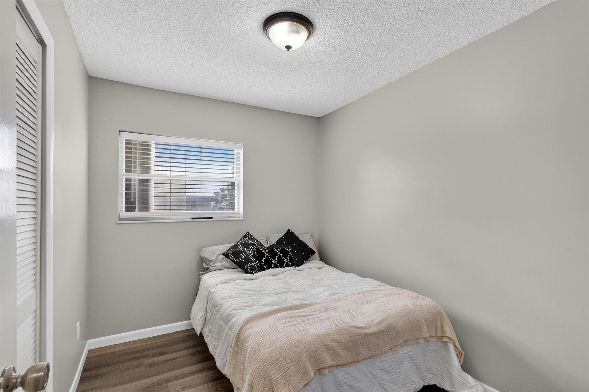 PORNAT ST LUCIE SECTION 6 - Residential Lease