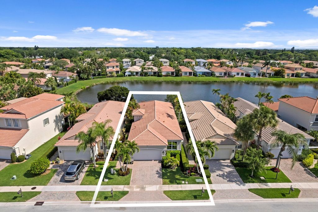 Photo of 112 Isle Verde Way, Palm Beach Gardens, FL 33418 (MLS # B26021989)