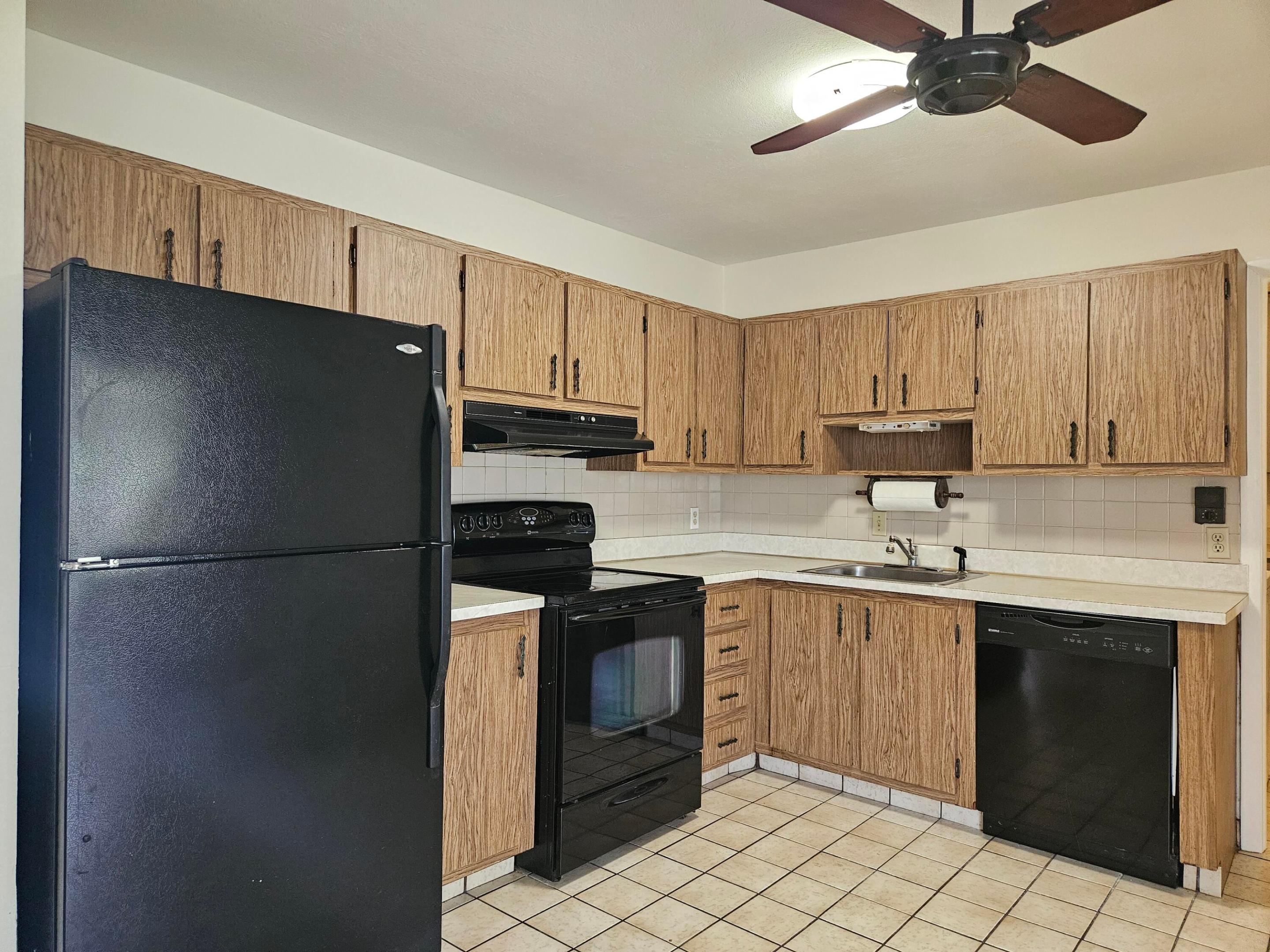 LAKE WORTH HILLS - Residential