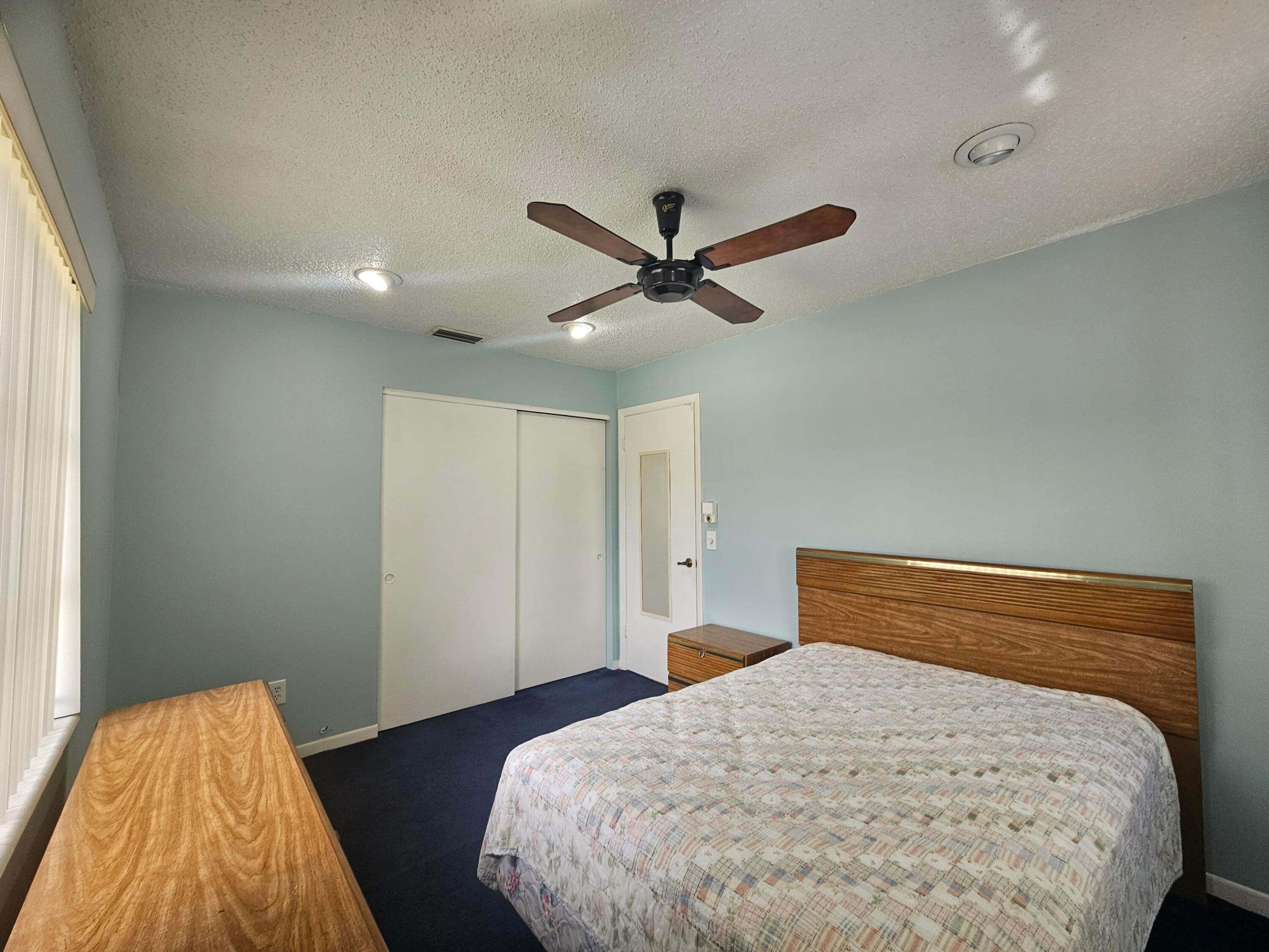 LAKE WORTH HILLS - Residential