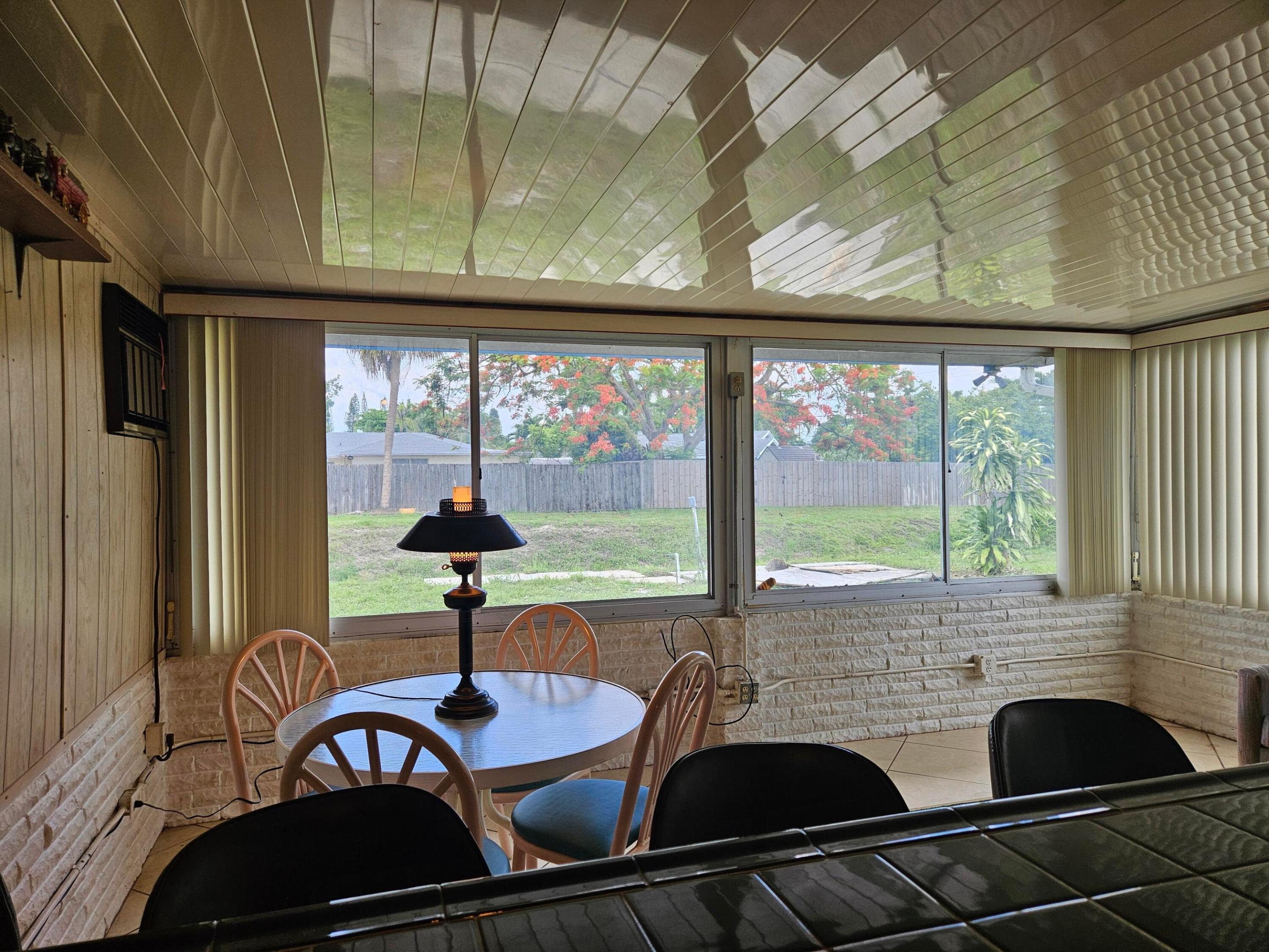 LAKE WORTH HILLS - Residential