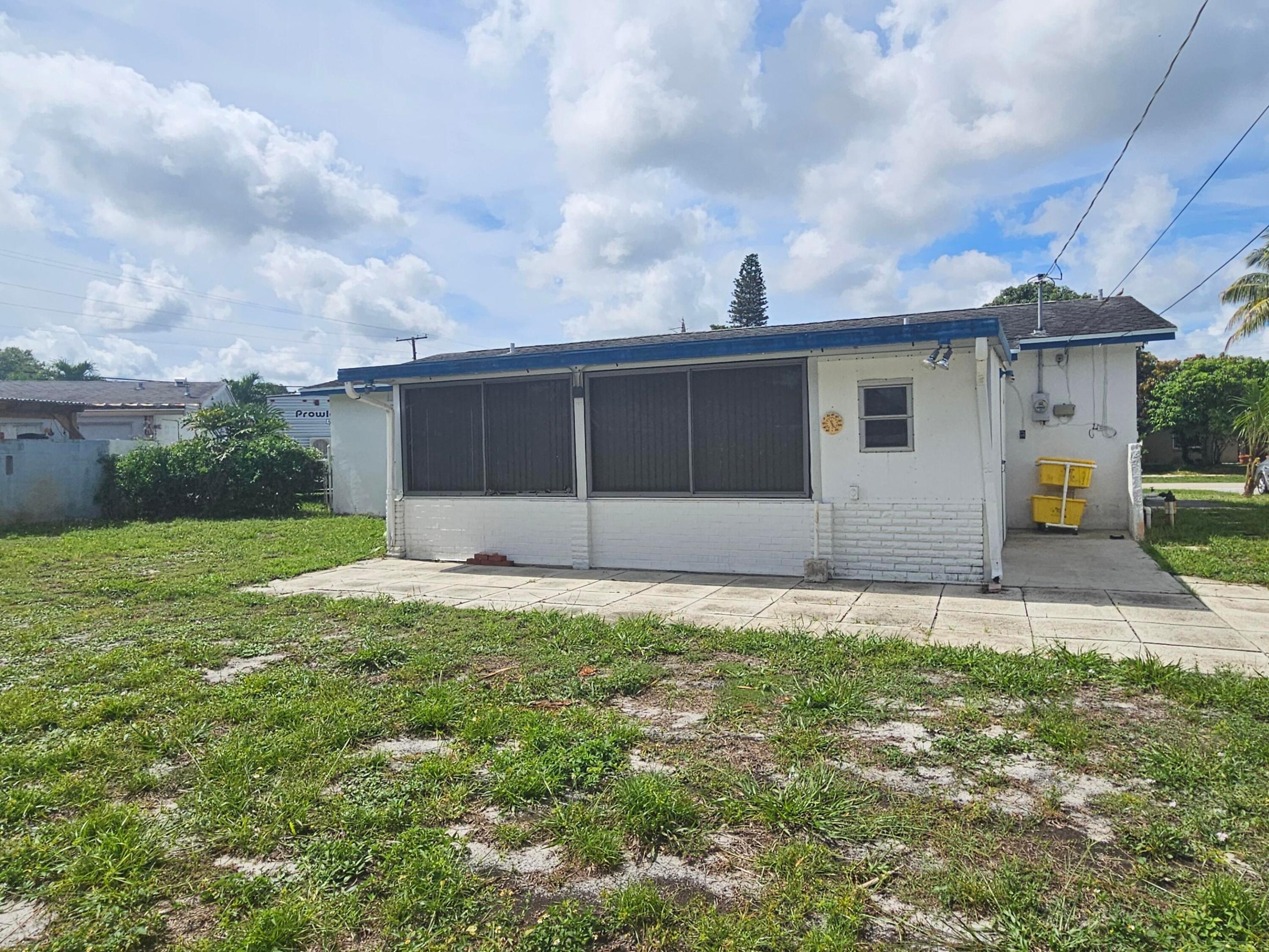 LAKE WORTH HILLS - Residential
