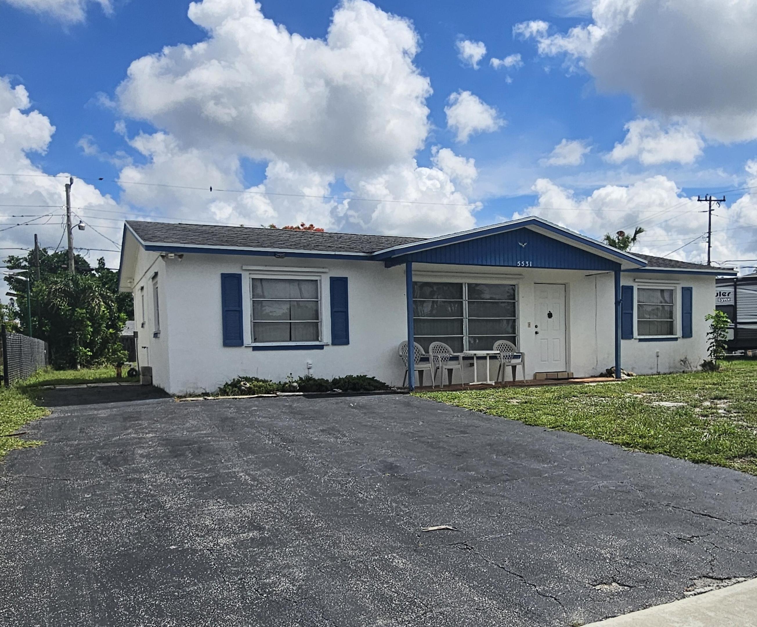 LAKE WORTH HILLS - Residential