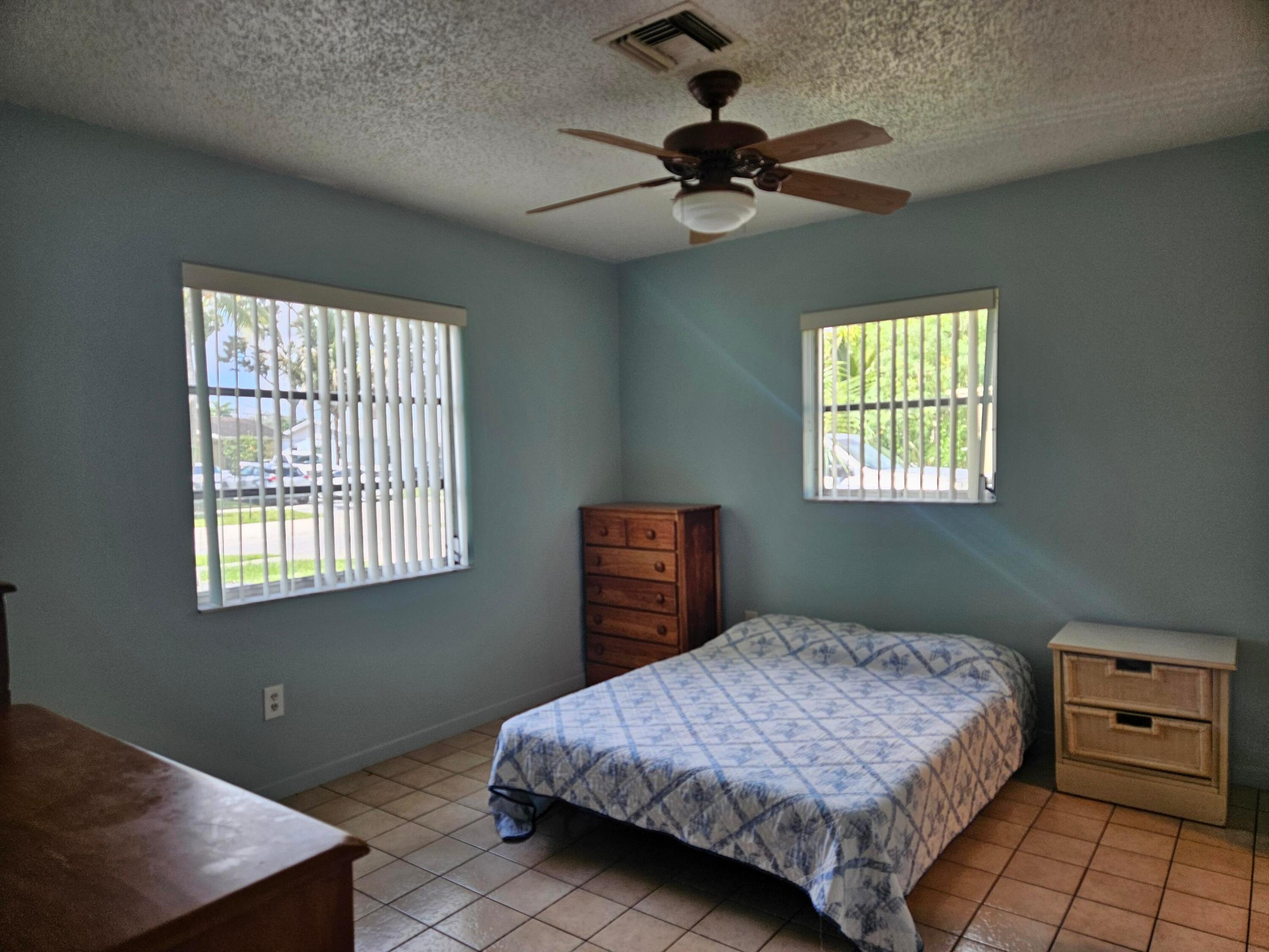 LAKE WORTH HILLS - Residential