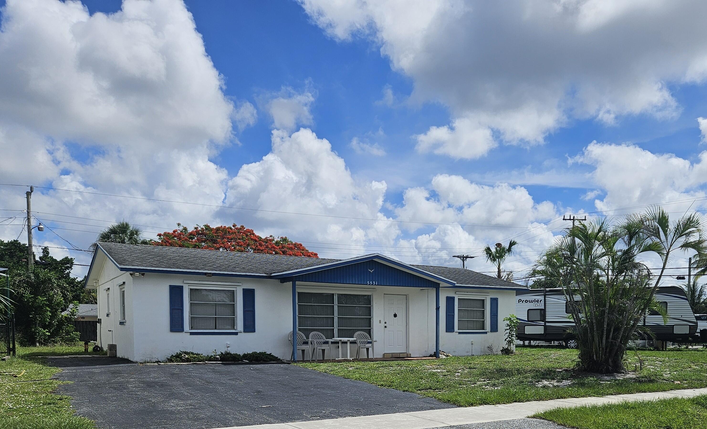 LAKE WORTH HILLS - Residential