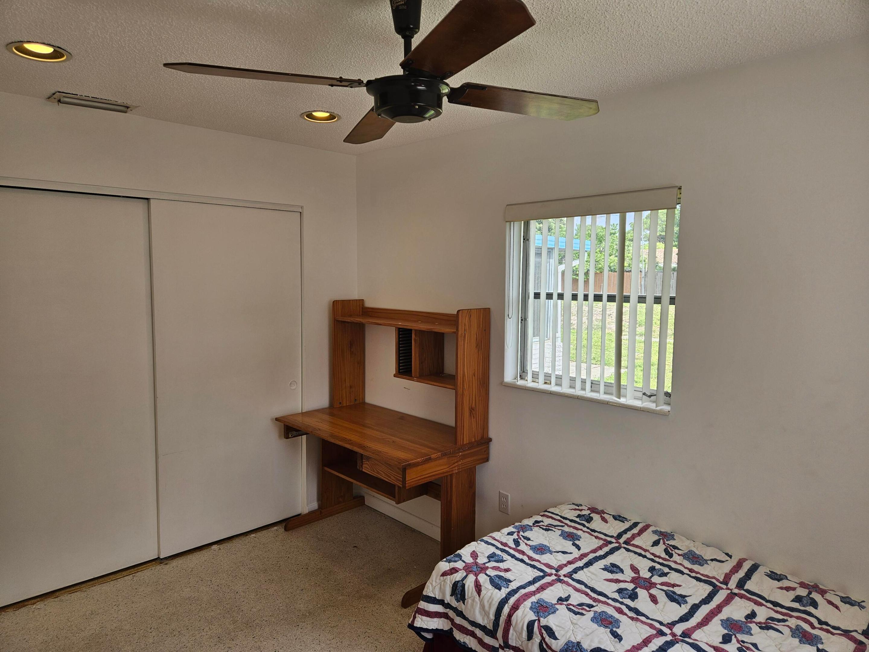 LAKE WORTH HILLS - Residential