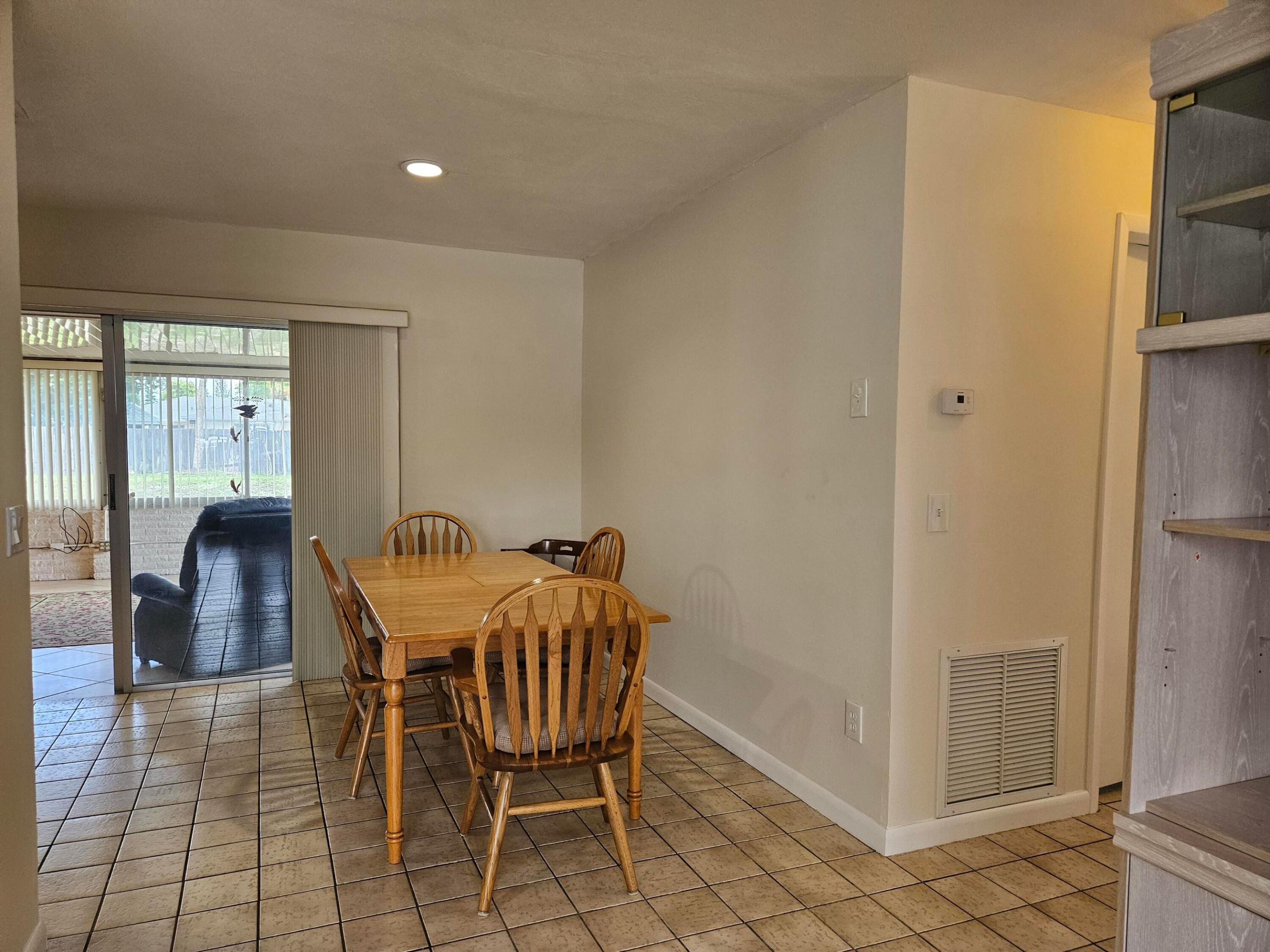 LAKE WORTH HILLS - Residential