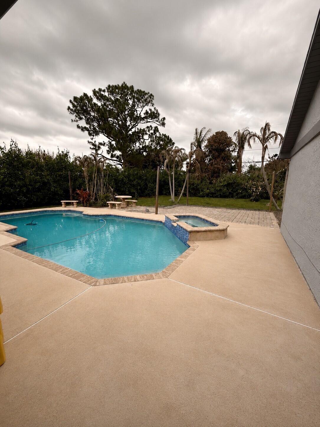 340 SW Paar Drive