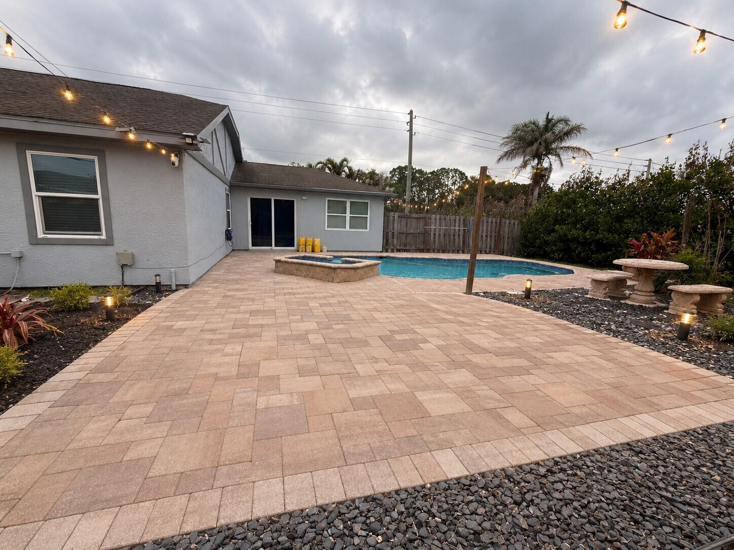 340 SW Paar Drive
