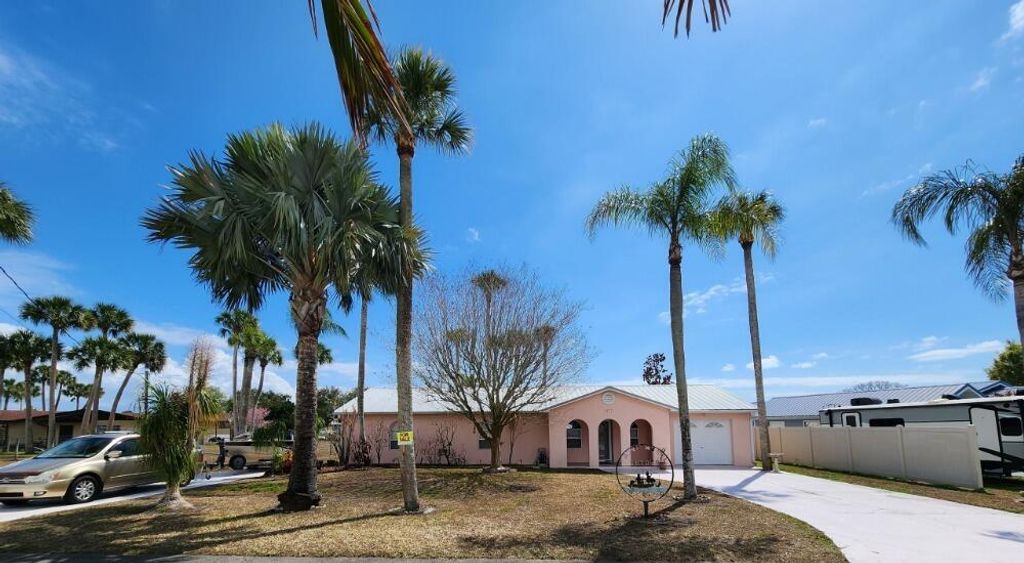 Photo of 1177 Lisa Lane, Okeechobee, FL 34974 (MLS # B26009121)