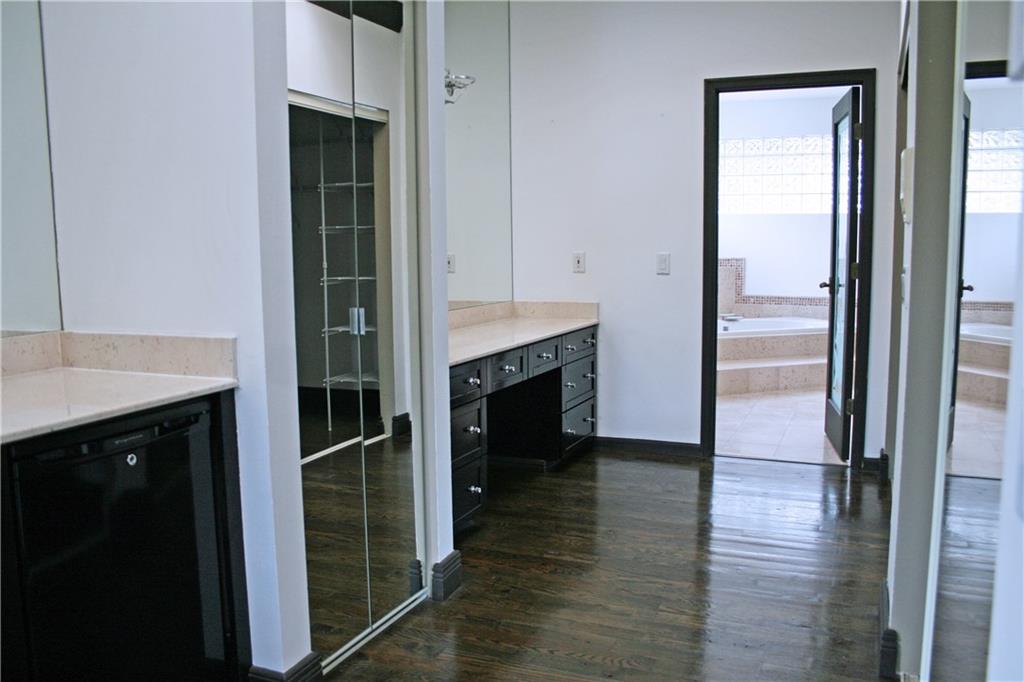 Shady Lane 103-4 B - Residential