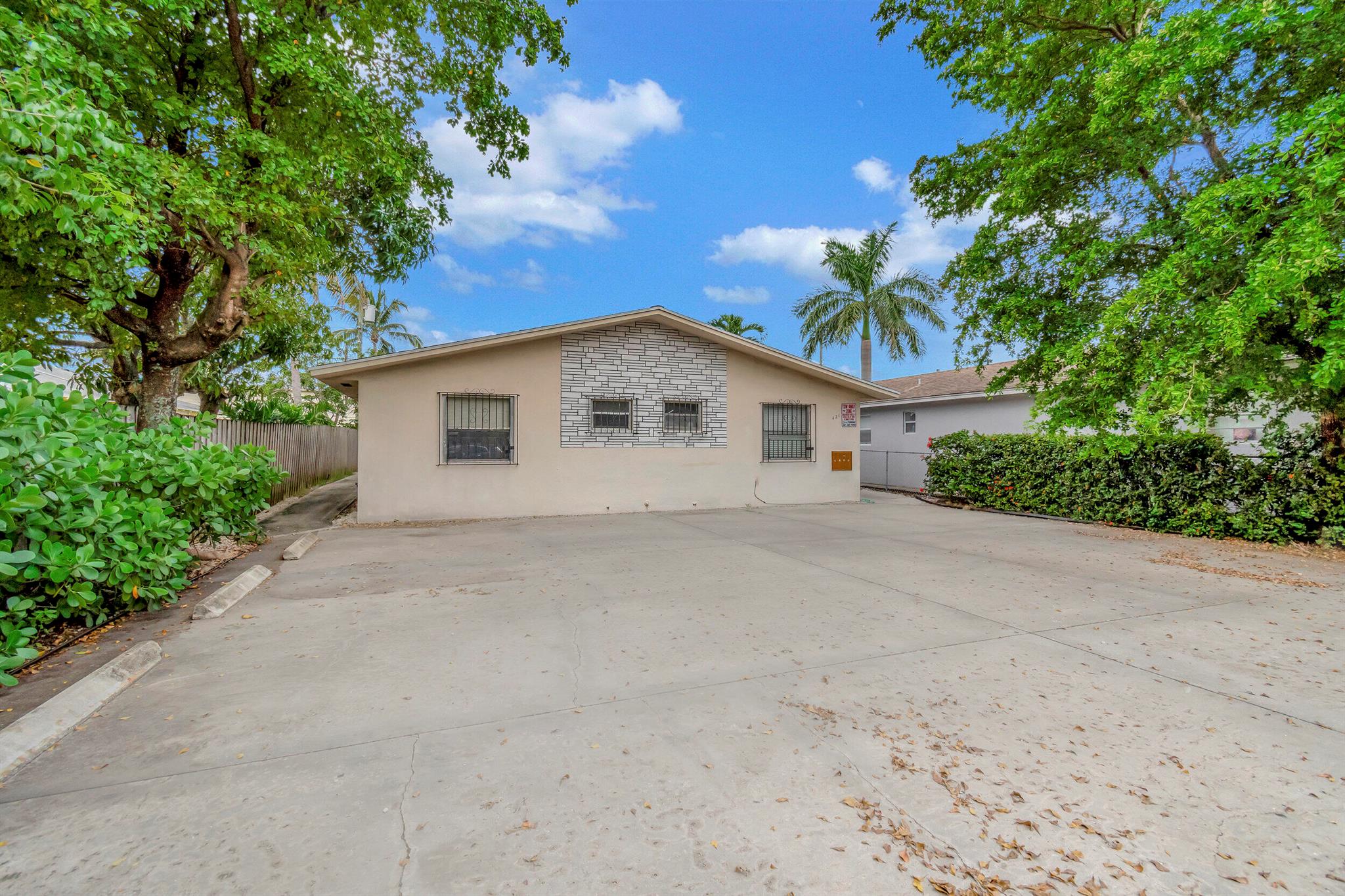 Welcome to this Lake Worth Beach 1 bedroom 1 bath rental. This unit has recently been updated, that includes new flooring and a recently updated full bathroom. The primary bedroom offers a walk in closet and plenty of space. This rental includes water and spaces out front to park your vehicle. You are conveniently located to downtown Lake Worth Beach and close distance to the beach. Call and schedule a tour today.