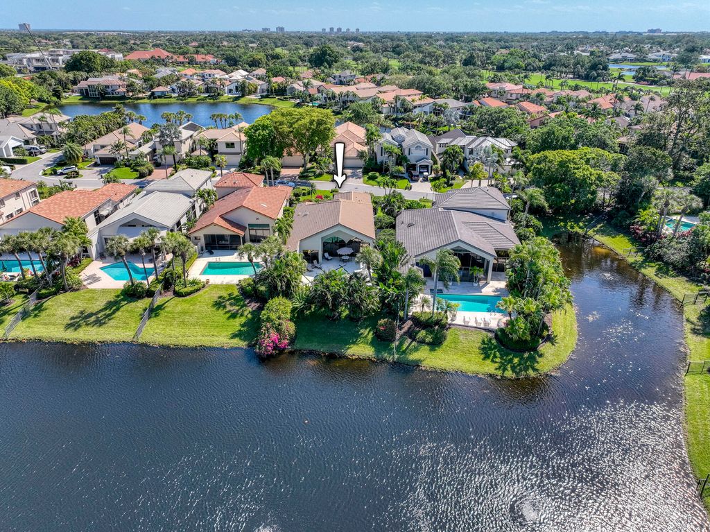 Photo of 13299 Deauville Drive, Palm Beach Gardens, FL 33410 (MLS # R10970900)