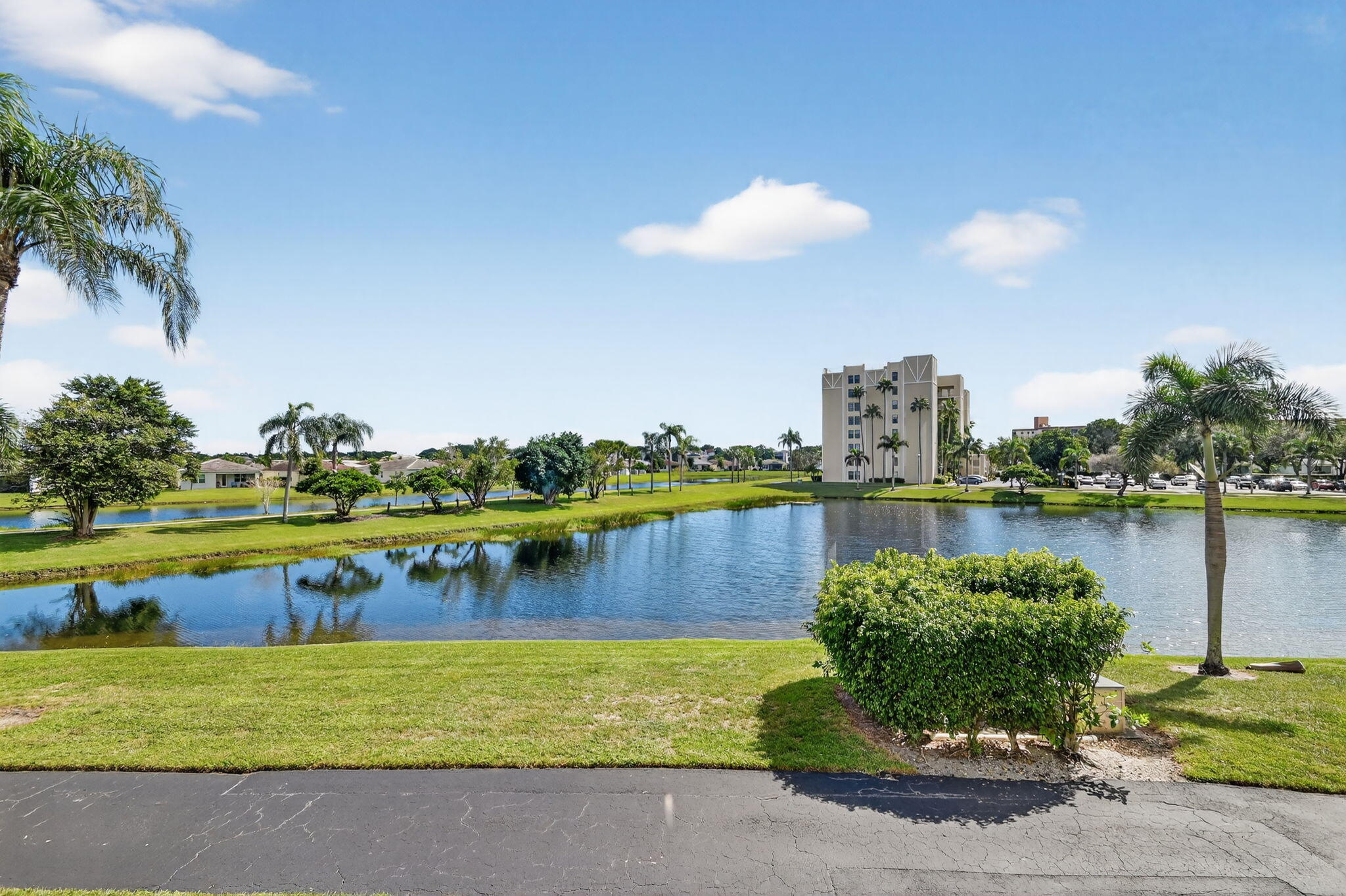 HUNTINGTON LAKES SEC FIVE CONDOS - Residential