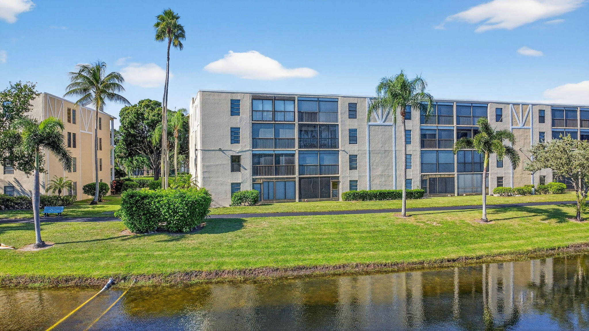 HUNTINGTON LAKES SEC FIVE CONDOS - Residential