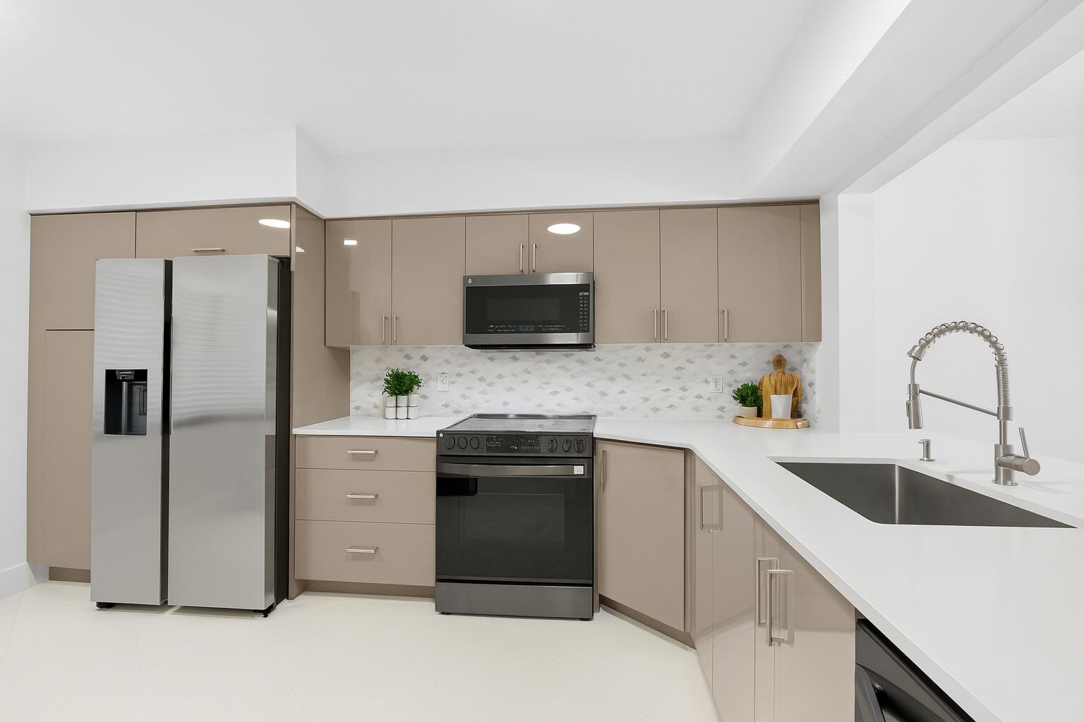 HUNTINGTON LAKES SEC FIVE CONDOS - Residential