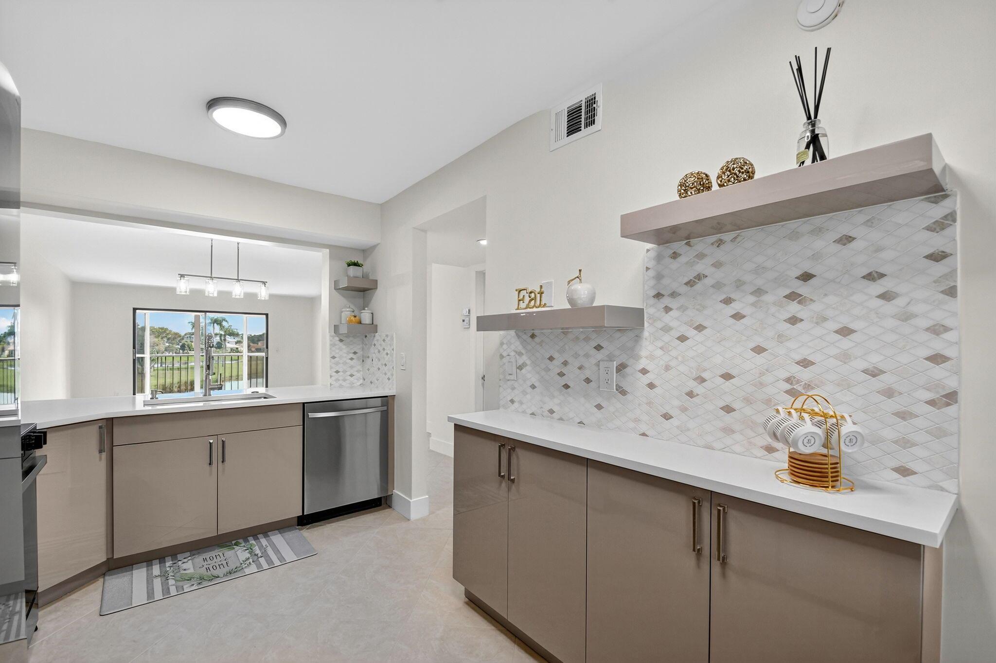 HUNTINGTON LAKES SEC FIVE - Residential