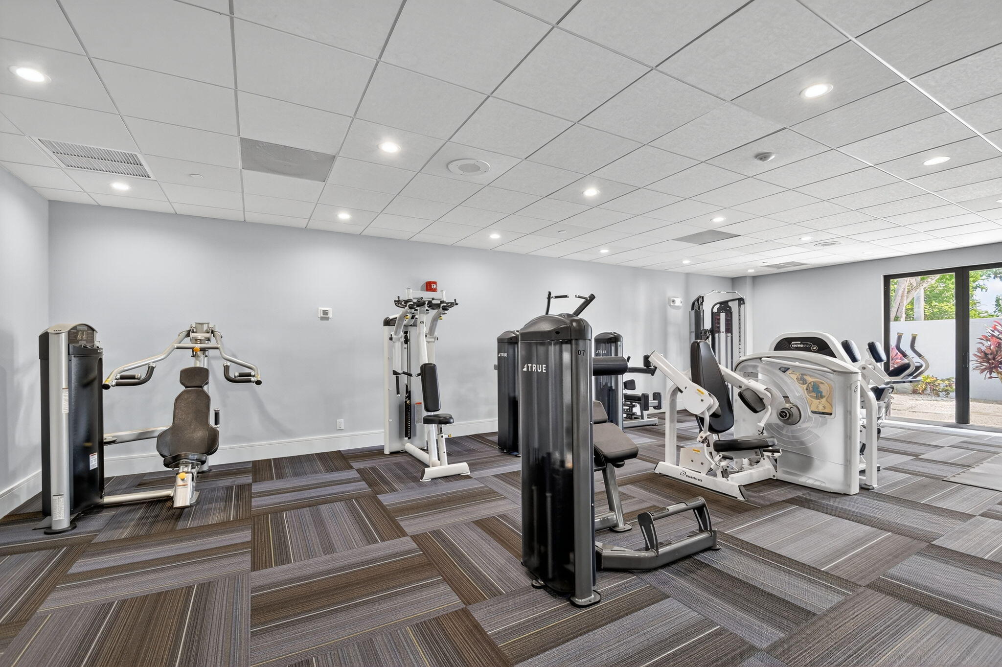 HUNTINGTON LAKES SEC FIVE CONDOS - Residential